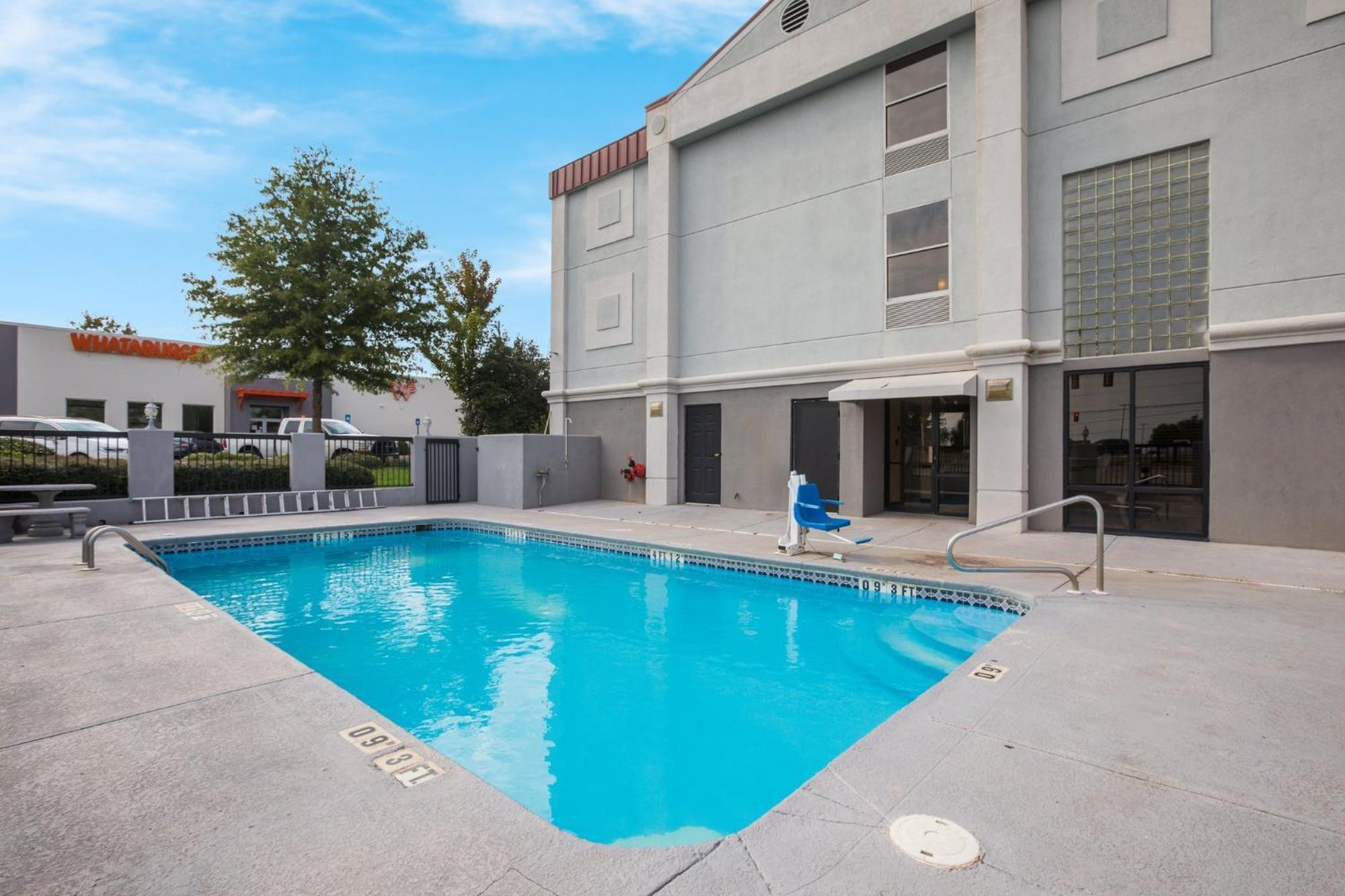 Red Roof Inn & Suites Newnan Exteriér fotografie